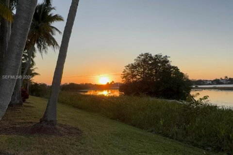 Casa en venta en Pembroke Pines, Florida, 4 dormitorios, 293.2 m2 № 2270353 - foto 9
