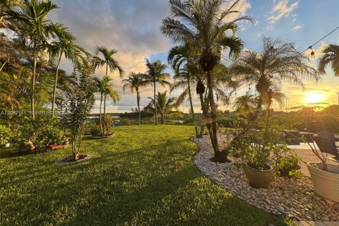 Casa en venta en Pembroke Pines, Florida, 4 dormitorios, 293.2 m2 № 2270353 - foto 8