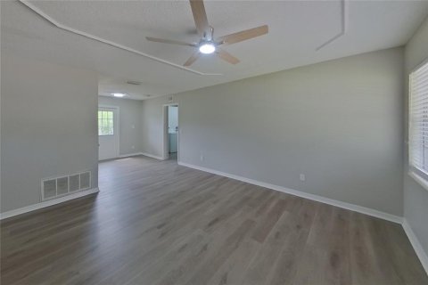 Villa ou maison à louer à Largo, Floride: 4 chambres, 107.49 m2 № 2385931 - photo 3