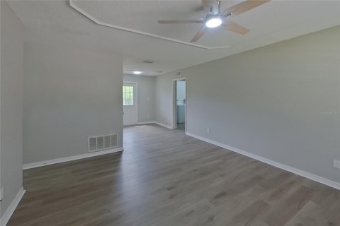 Villa ou maison à louer à Largo, Floride: 4 chambres, 107.49 m2 № 2385931 - photo 2