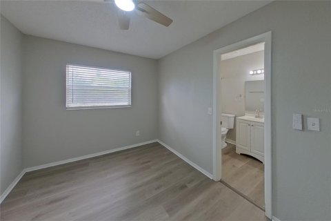 Villa ou maison à louer à Largo, Floride: 4 chambres, 107.49 m2 № 2385931 - photo 6