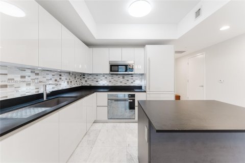 Condo in Miami, Florida, 2 bedrooms  № 1781484 - photo 5