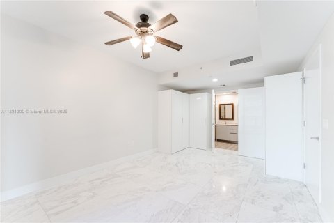 Condo in Miami, Florida, 2 bedrooms  № 1781484 - photo 16