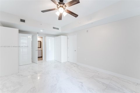 Condo in Miami, Florida, 2 bedrooms  № 1781484 - photo 18