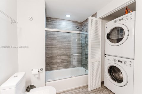 Condo in Miami, Florida, 2 bedrooms  № 1781484 - photo 22