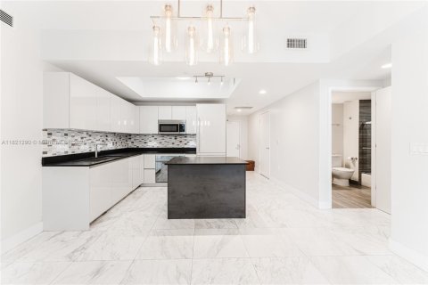Condo in Miami, Florida, 2 bedrooms  № 1781484 - photo 1