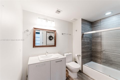 Condo in Miami, Florida, 2 bedrooms  № 1781484 - photo 23