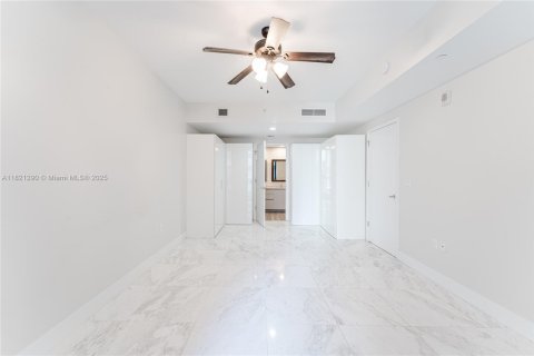 Condo in Miami, Florida, 2 bedrooms  № 1781484 - photo 17