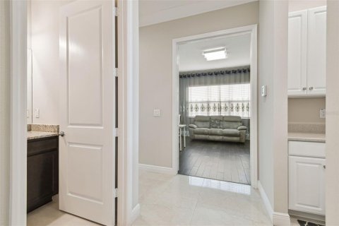 Casa en venta en Wesley Chapel, Florida, 5 dormitorios, 415.46 m2 № 1918952 - foto 2