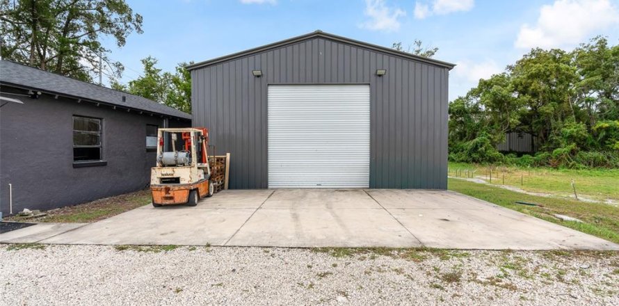 Commercial property in Longwood, Florida 225.94 sq.m. № 2404608