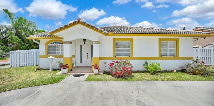 Villa ou maison à Miami, Floride 3 chambres, 142.7 m2 № 1715089