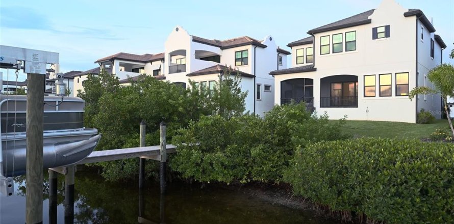 Casa en Ruskin, Florida 3 dormitorios, 234.49 m2 № 1910391