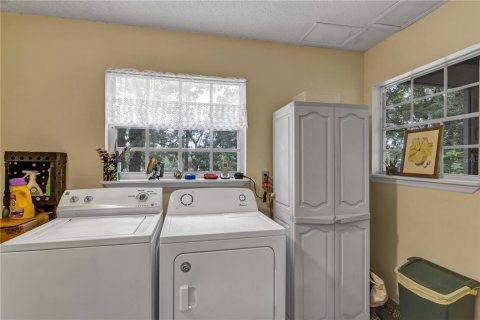 House in Apopka, Florida 4 bedrooms, 247.03 sq.m. № 1755081 - photo 23