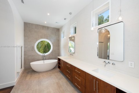 Villa ou maison à louer à Miami, Floride: 5 chambres, 401.62 m2 № 1878002 - photo 17