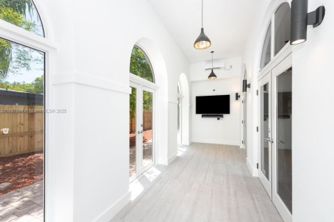 Villa ou maison à louer à Miami, Floride: 5 chambres, 401.62 m2 № 1878002 - photo 26
