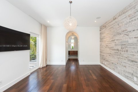 Villa ou maison à louer à Miami, Floride: 5 chambres, 401.62 m2 № 1878002 - photo 14