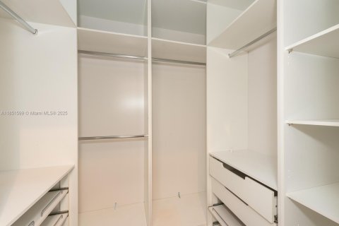 Villa ou maison à louer à Miami, Floride: 5 chambres, 401.62 m2 № 1878002 - photo 24