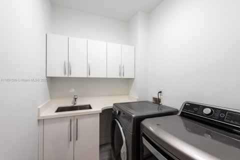 Villa ou maison à louer à Miami, Floride: 5 chambres, 401.62 m2 № 1878002 - photo 29