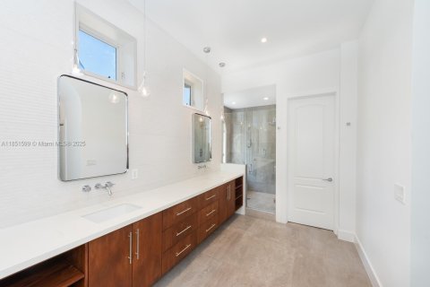 Villa ou maison à louer à Miami, Floride: 5 chambres, 401.62 m2 № 1878002 - photo 18