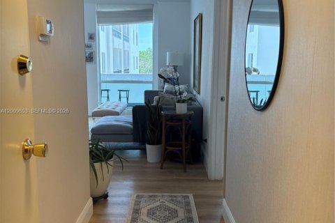 Купить кондоминиум в Корал-Гейблс, Флорида 1 спальня, 78.04м2, № 2090126 - фото 4