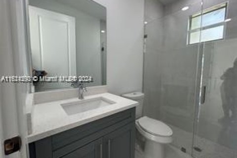 House in Lehigh Acres, Florida 3 bedrooms, 128.86 sq.m. № 1270912 - photo 12