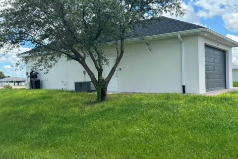 House in Lehigh Acres, Florida 3 bedrooms, 128.86 sq.m. № 1270912 - photo 17