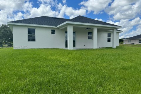 House in Lehigh Acres, Florida 3 bedrooms, 128.86 sq.m. № 1270912 - photo 14
