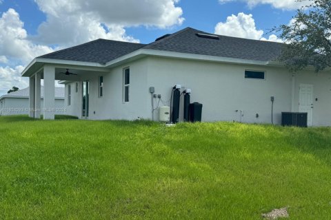 House in Lehigh Acres, Florida 3 bedrooms, 128.86 sq.m. № 1270912 - photo 16