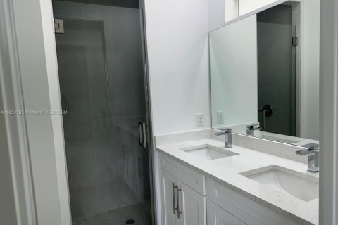 House in Lehigh Acres, Florida 3 bedrooms, 128.86 sq.m. № 1270912 - photo 8