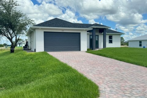 House in Lehigh Acres, Florida 3 bedrooms, 128.86 sq.m. № 1270912 - photo 2