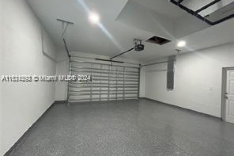 House in Lehigh Acres, Florida 3 bedrooms, 128.86 sq.m. № 1270912 - photo 13