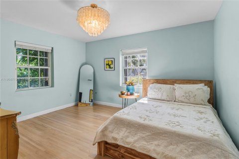 Villa ou maison à vendre à North Miami, Floride: 4 chambres, 203.64 m2 № 1969759 - photo 13