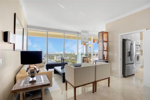 Condo in Miami Beach, Florida, 2 bedrooms  № 1938252 - photo 2