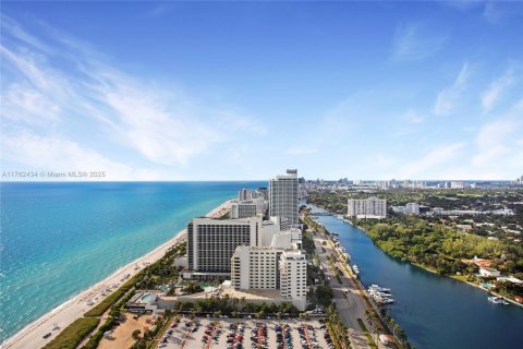 Condo in Miami Beach, Florida, 2 bedrooms  № 1938252 - photo 16