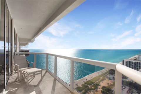 Condo in Miami Beach, Florida, 2 bedrooms  № 1938252 - photo 15