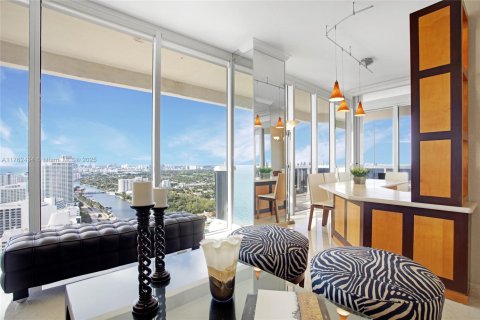 Condo in Miami Beach, Florida, 2 bedrooms  № 1938252 - photo 4