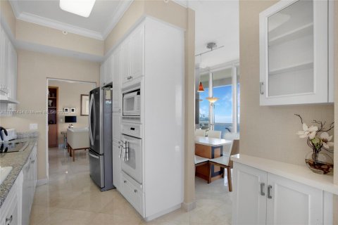 Condo in Miami Beach, Florida, 2 bedrooms  № 1938252 - photo 10