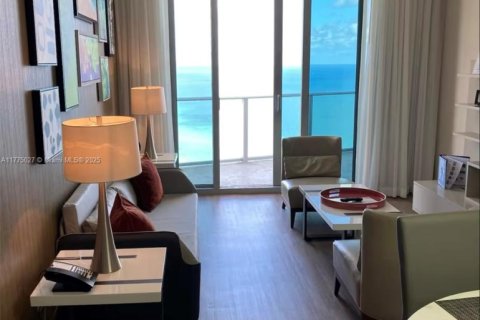 Condo in Hollywood, Florida, 2 bedrooms № 2035646 - photo 3