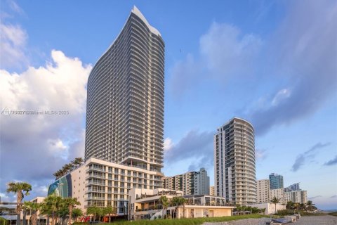 Condo in Hollywood, Florida, 2 bedrooms № 2035646 - photo 28