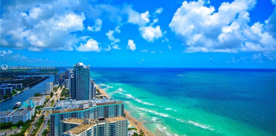 Condo in Hollywood, Florida, 2 bedrooms № 2035646