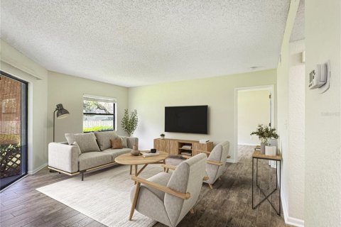 Condo in Saint Petersburg, Florida, 2 bedrooms  № 2237787 - photo 9