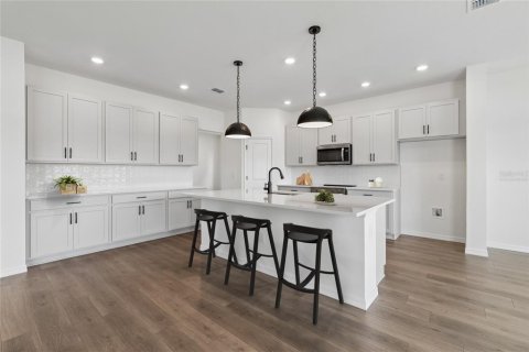 House in Bradenton, Florida 4 bedrooms, 252.6 sq.m. № 2101289 - photo 4