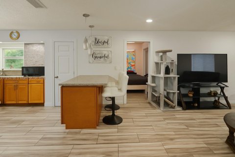 House in Naples, Florida 4 bedrooms, 133.22 sq.m. № 2016280 - photo 8