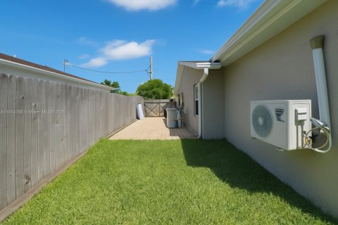 House in Naples, Florida 4 bedrooms, 133.22 sq.m. № 2016280 - photo 22