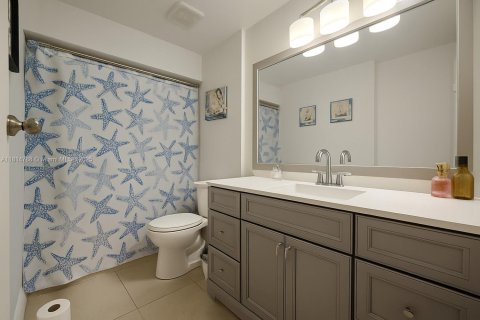 House in Naples, Florida 4 bedrooms, 133.22 sq.m. № 2016280 - photo 12