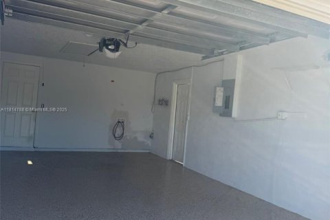 House in Naples, Florida 4 bedrooms, 133.22 sq.m. № 2016280 - photo 25