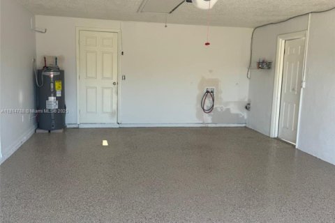 House in Naples, Florida 4 bedrooms, 133.22 sq.m. № 2016280 - photo 26