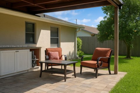 House in Naples, Florida 4 bedrooms, 133.22 sq.m. № 2016280 - photo 20