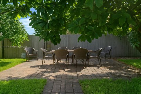 House in Naples, Florida 4 bedrooms, 133.22 sq.m. № 2016280 - photo 16