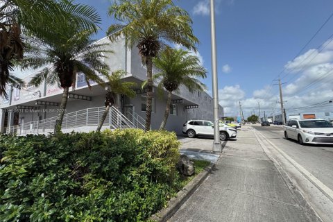 Commercial property in Hialeah, Florida № 1779198 - photo 6